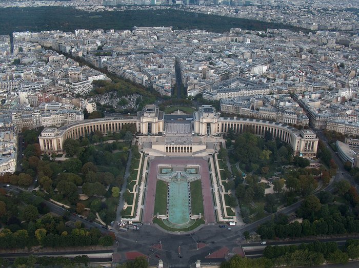 Náměstí Trocadéro před Palais de Chaillot.JPG